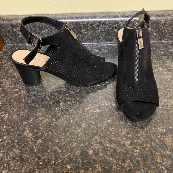 Heels - Picture 3 of 3